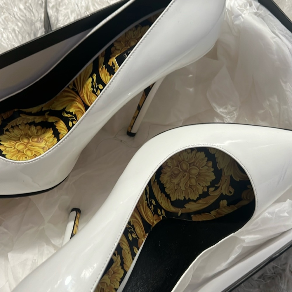 100% authentic Versace white patent leather pumps never worn